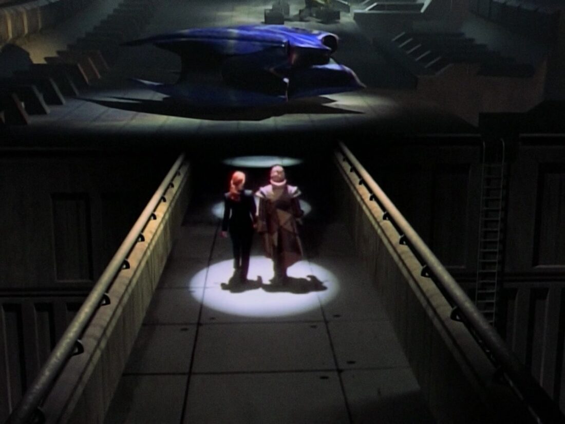 Screenshot from Babylon 5 "Objects in Motion": Lyta and G'Kar leave Babylon 5