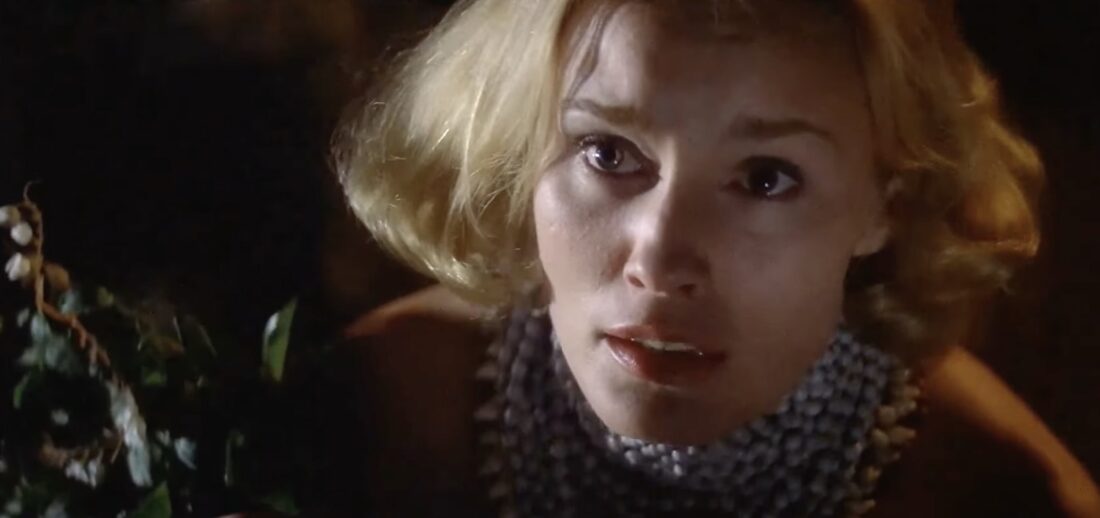 Dwan looking up at Kong in King Kong (1976)